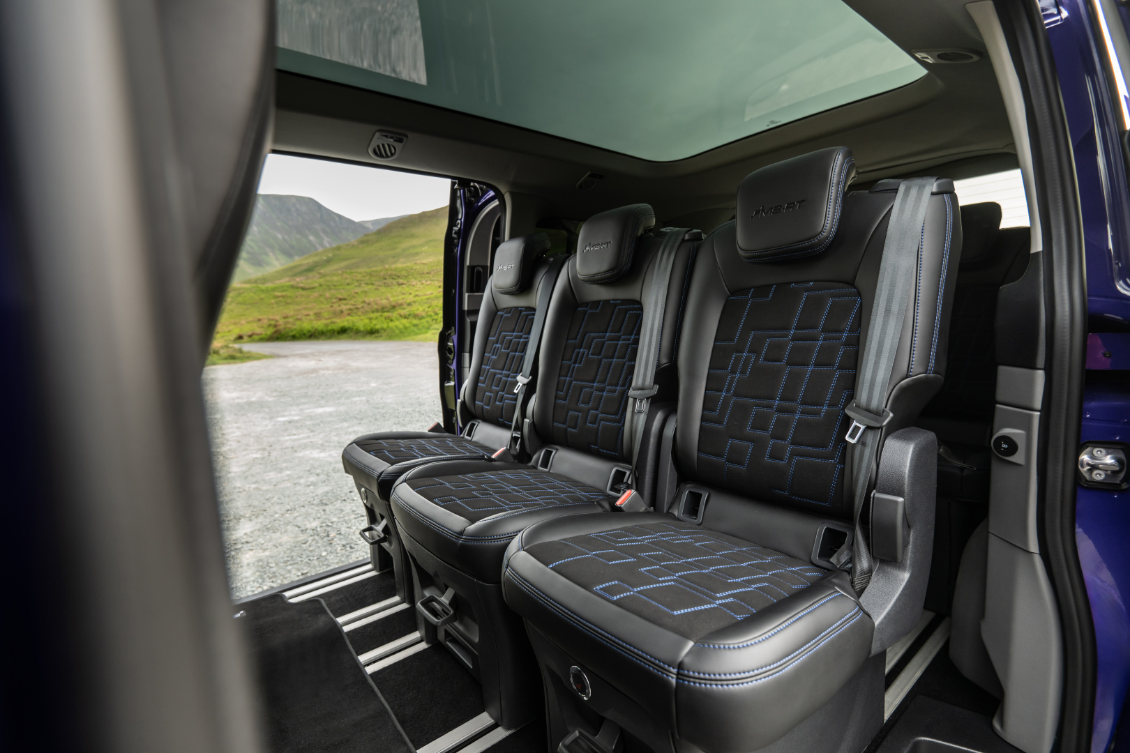 SMALL_Ford_ETourneoCustomMS-RT_03